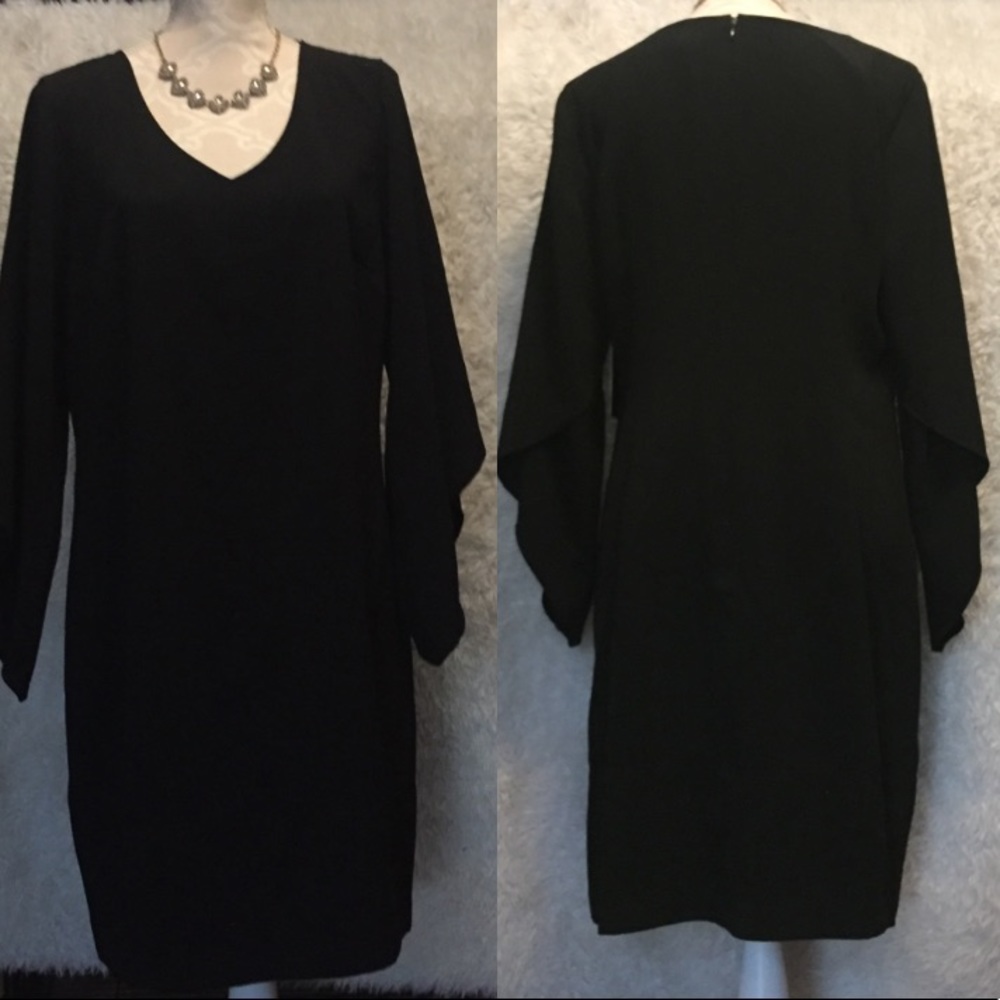 NWT Laundry Long Flowy Scallop Sleeve Vneck Dress